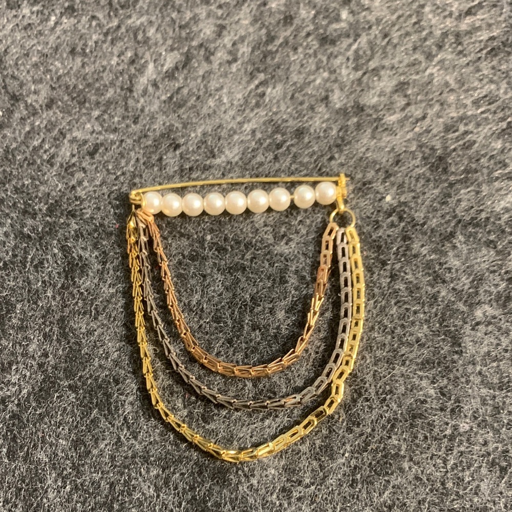 Elegant Gold and Silver Chain Brooch with Pearls